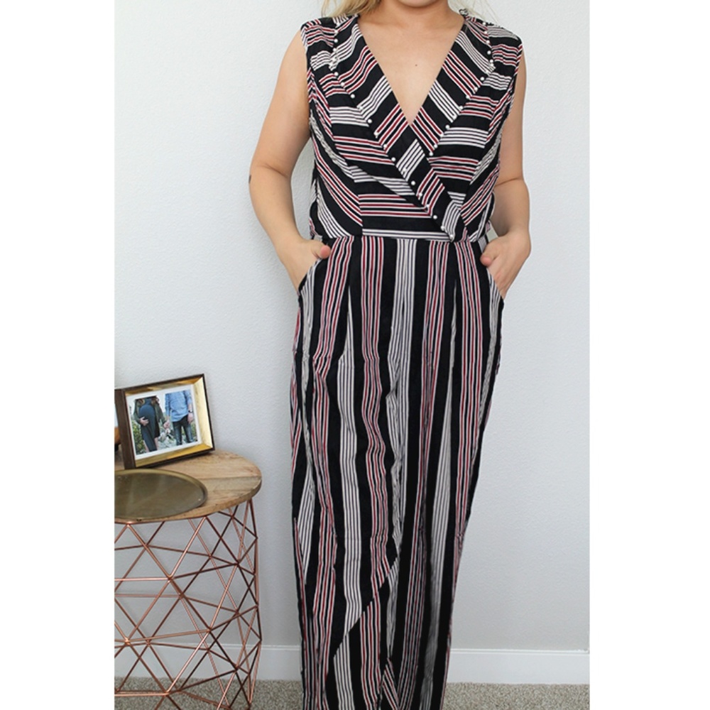 🆕Chic‎ Striped Jumpsuit with pearls